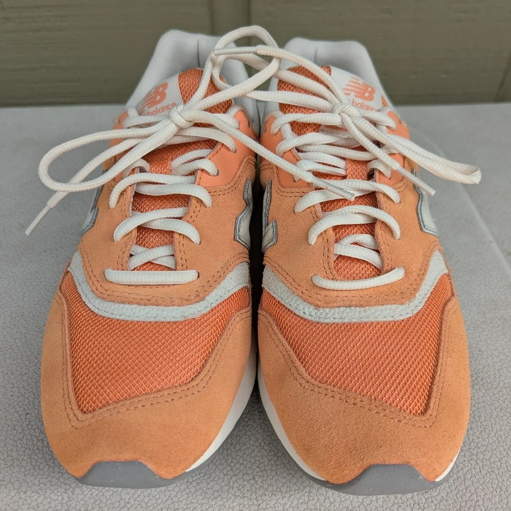 New Balance Sneakers, Women's 8.5 or Mens 7, Orange Jogging Shoes - Picture 7 of 11